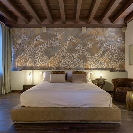Palazzo Duomo Suites In Udine Center Luaran gambar
