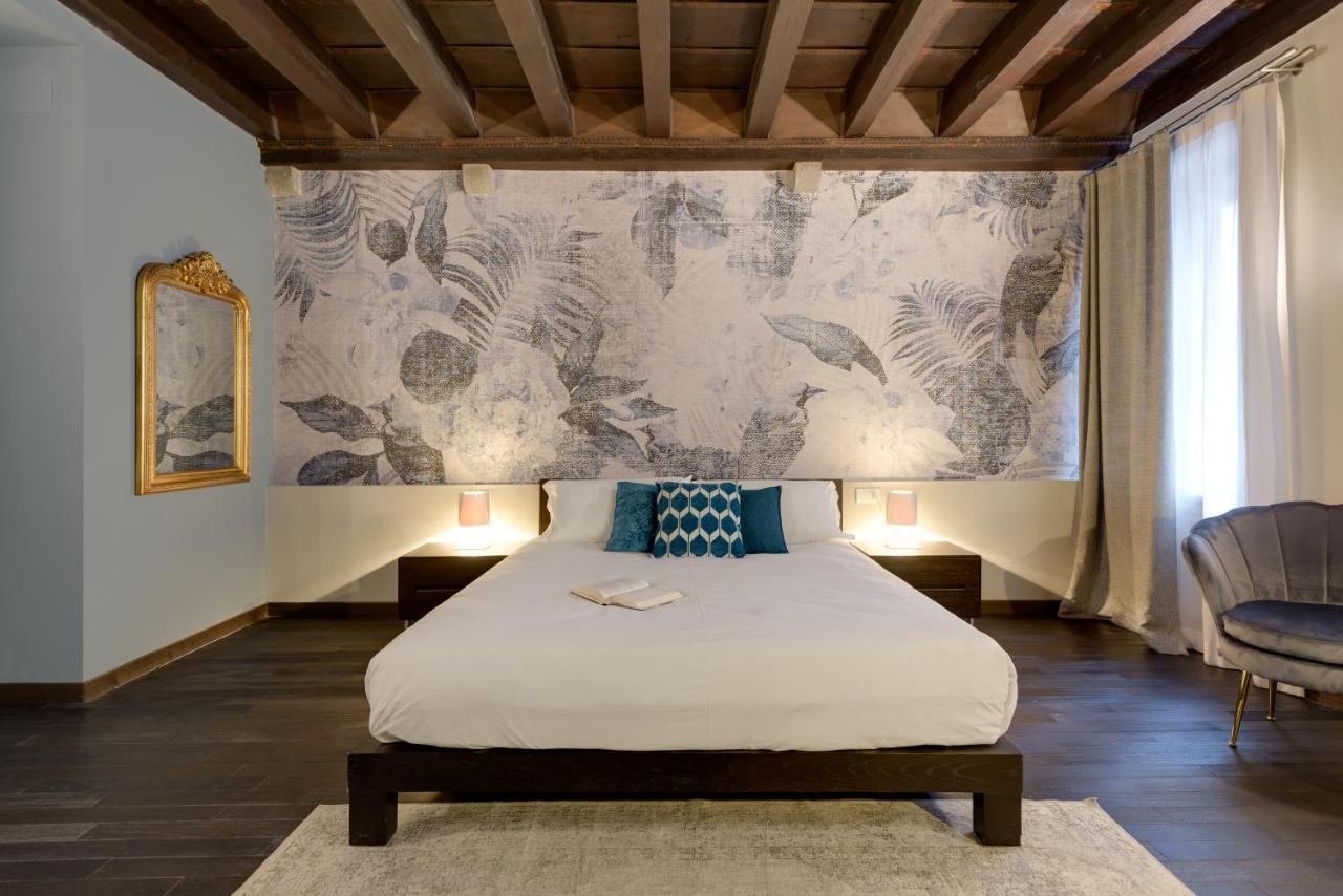 Palazzo Duomo Suites In Udine Center Luaran gambar